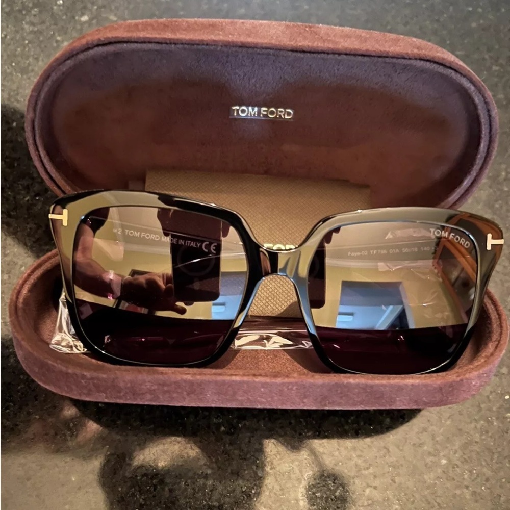 Tom Ford ‘Faye’ Sunglasses - Picture 11 of 15